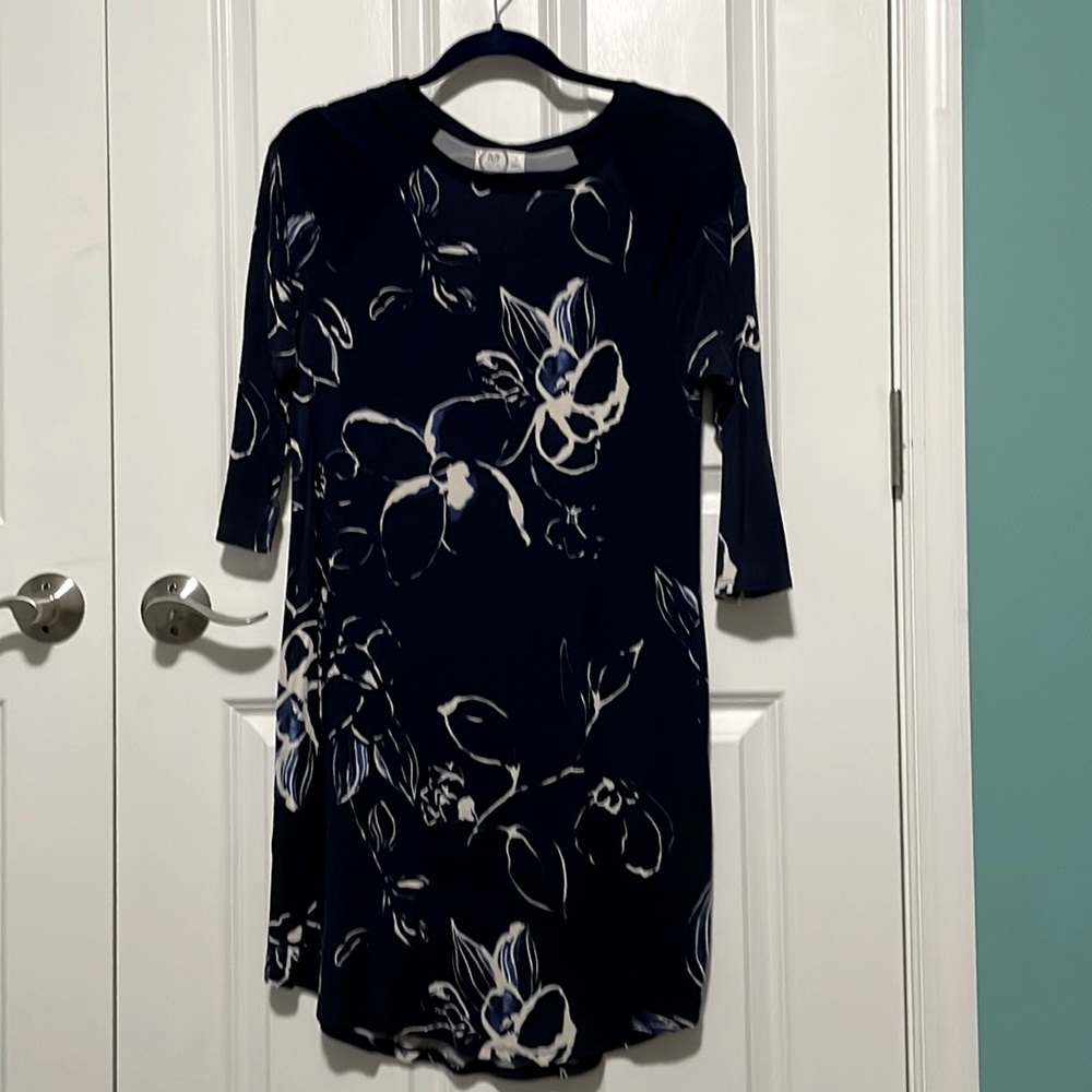Women’s navy dress with large white flowers.